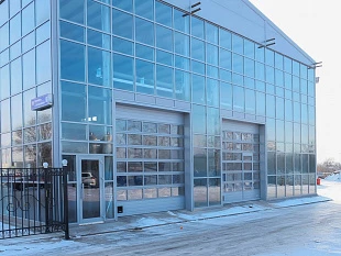 Панорамные секционные ворота DoorHan серии isd02 5000x2900 (сплошное остекление)