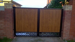 Распашные ворота под дерево, 2200х2000