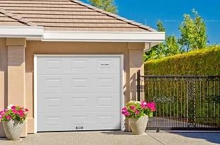 Секционные ворота в гараж с филенкой DoorHan серии rsd02, 2200х2200